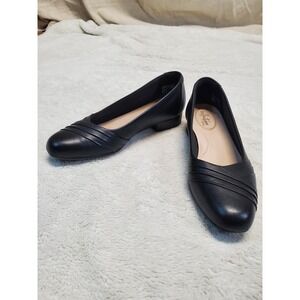 Clarks Black Leather Pumps Low Heel 8.5 Classic Work Capsule Simple Office Basic